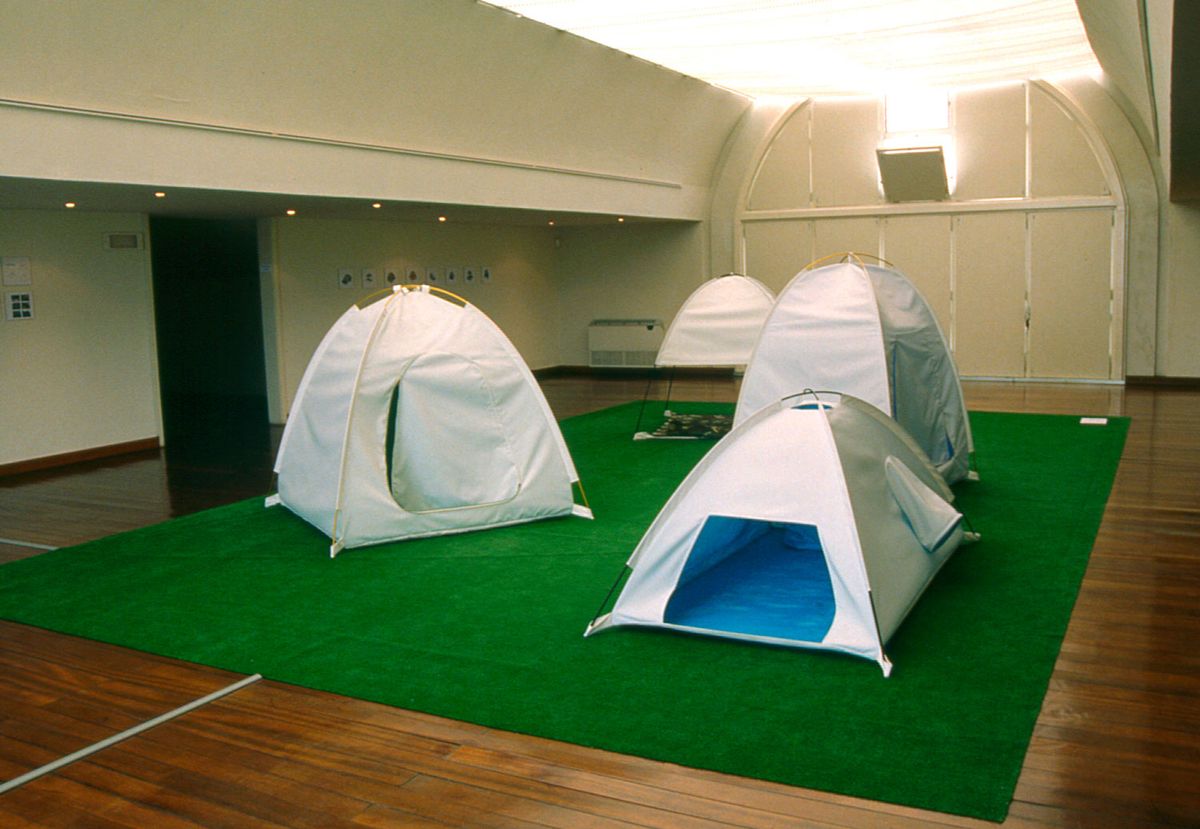 A.R.D., vista da exposição na Coleção Berardo – Sintra Museu de Arte Moderna, 2001.