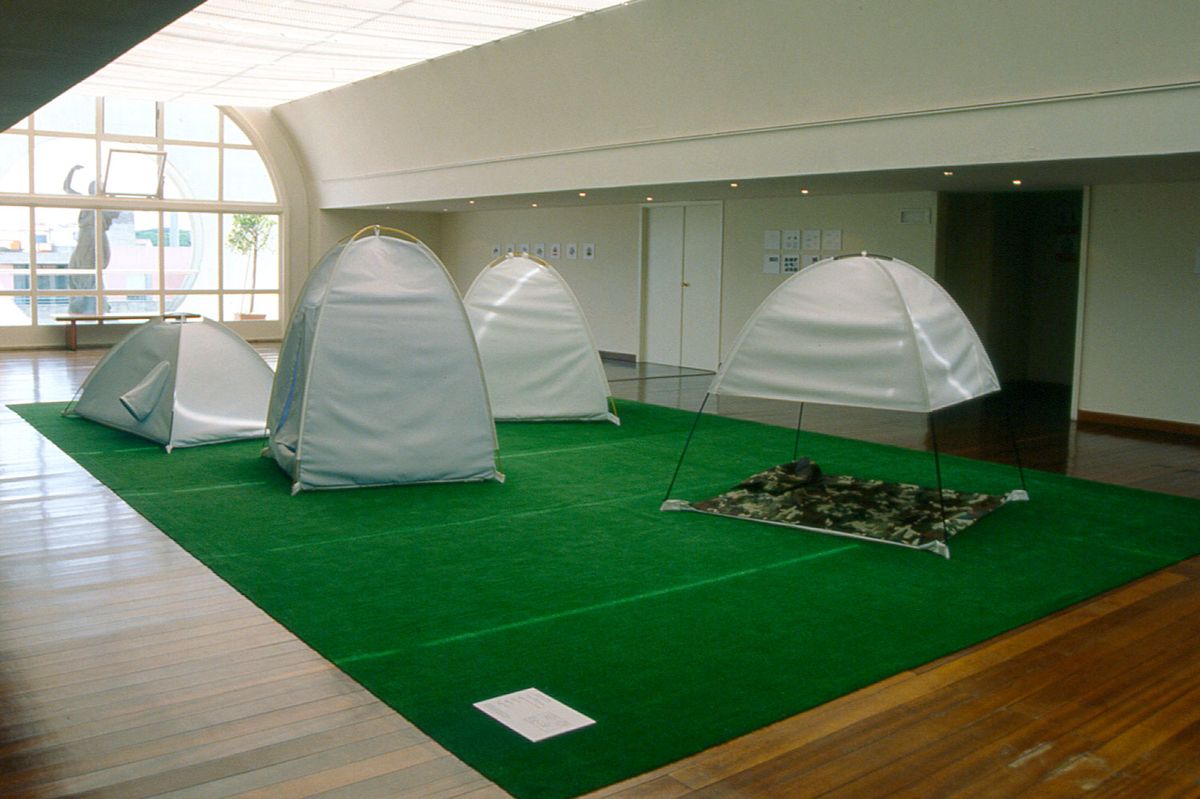 A.R.D., vista da exposição na Coleção Berardo – Sintra Museu de Arte Moderna, 2001.