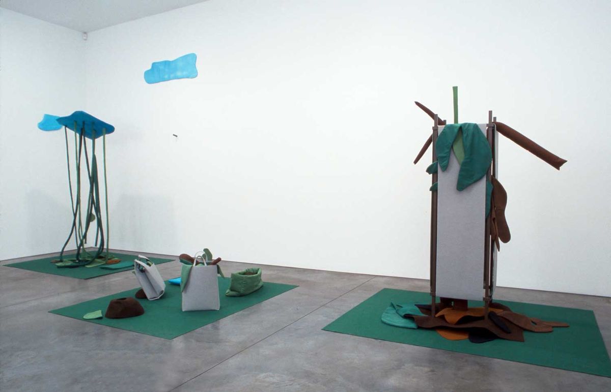 Natureza Domesticada. Vista na Andrea Rosen Gallery, Nova Iorque, 2002–03.