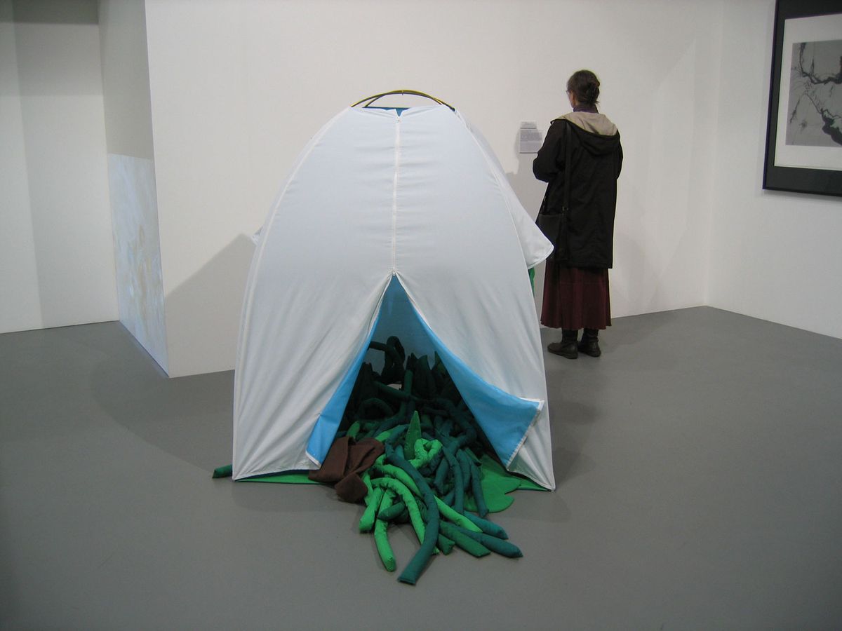 Portable Private Garden. Vista na exposição Lá Fora, Museu da Electricidade, Lisboa, 2009.